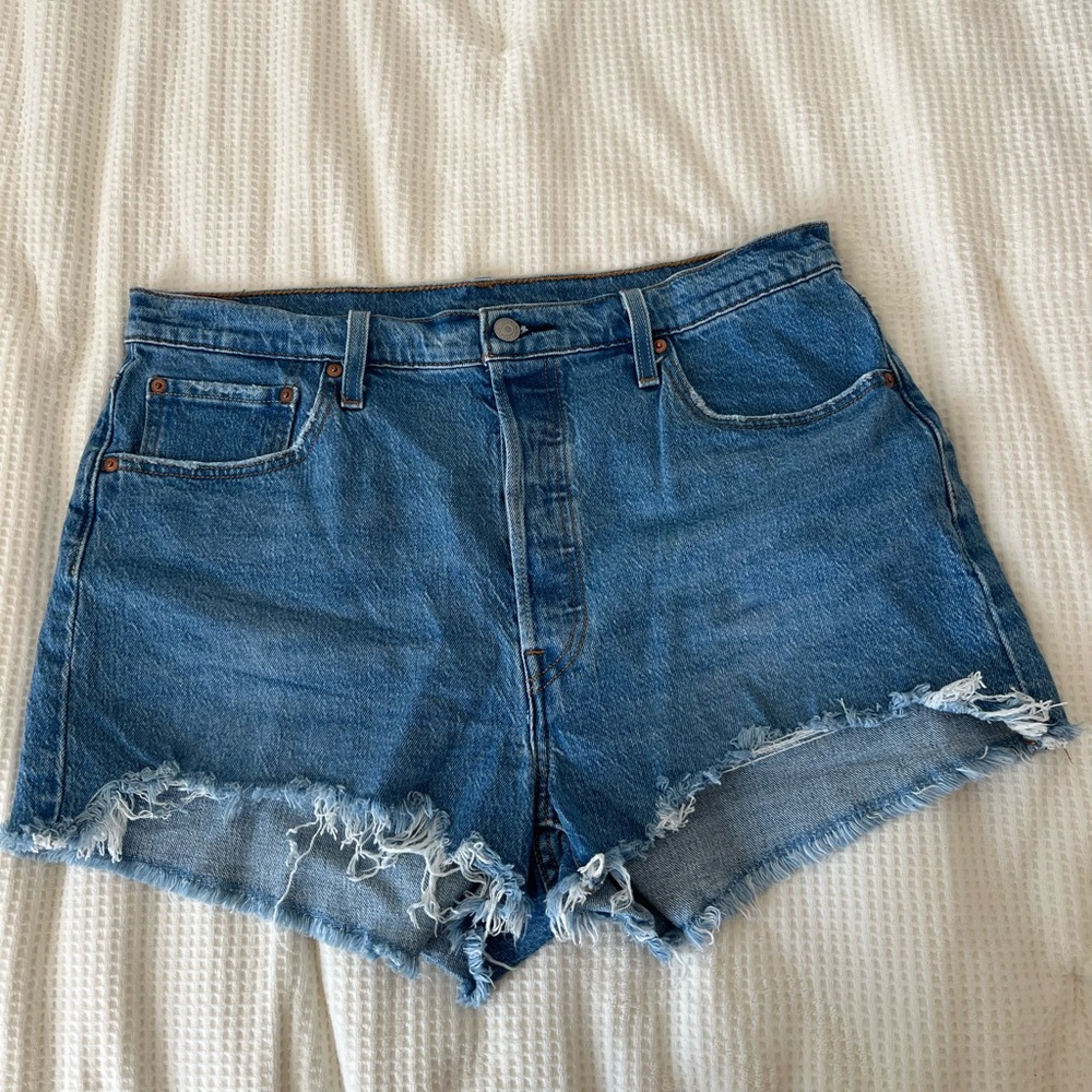 NWOT Levi’s Shorts